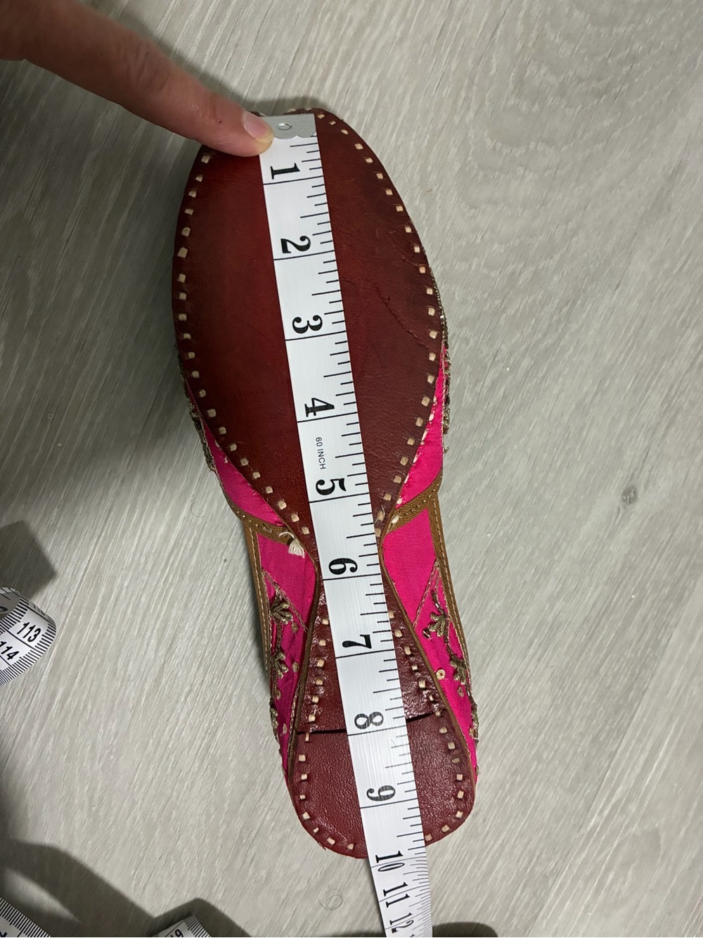 Women's Pink Embroidered Punjabi jutti